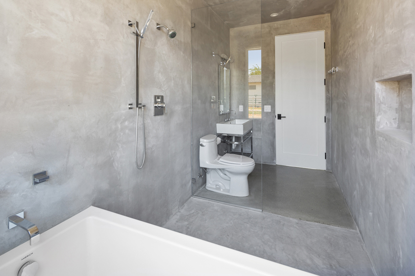 Guest Bath View S - Showcar Garage & Guest Suite Addition - ENR architects - Chad Jones Photography